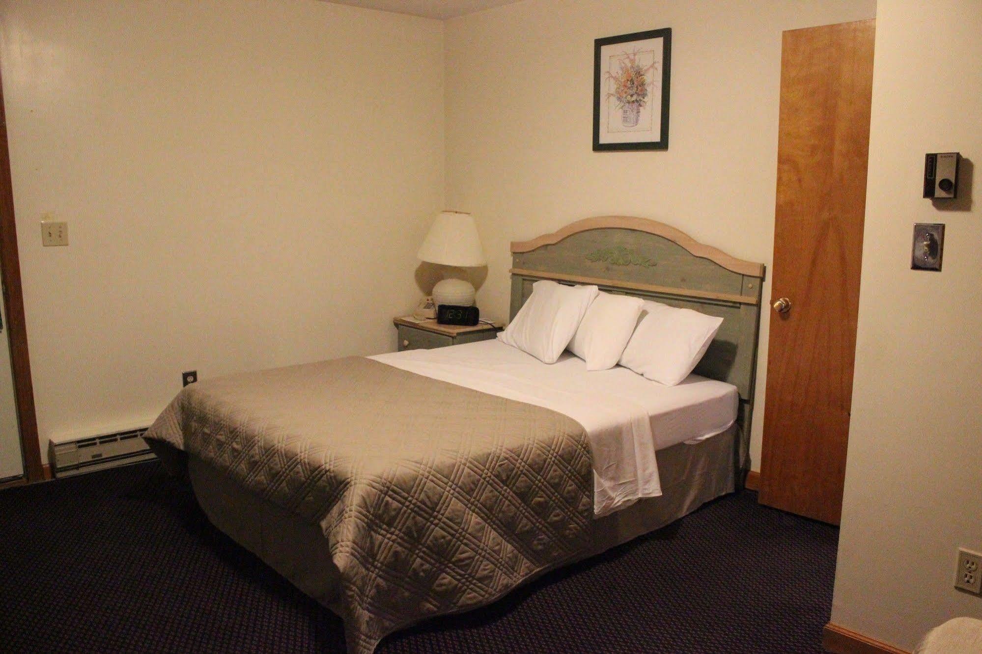 Chatham Travel Lodge Old Chatham Dış mekan fotoğraf