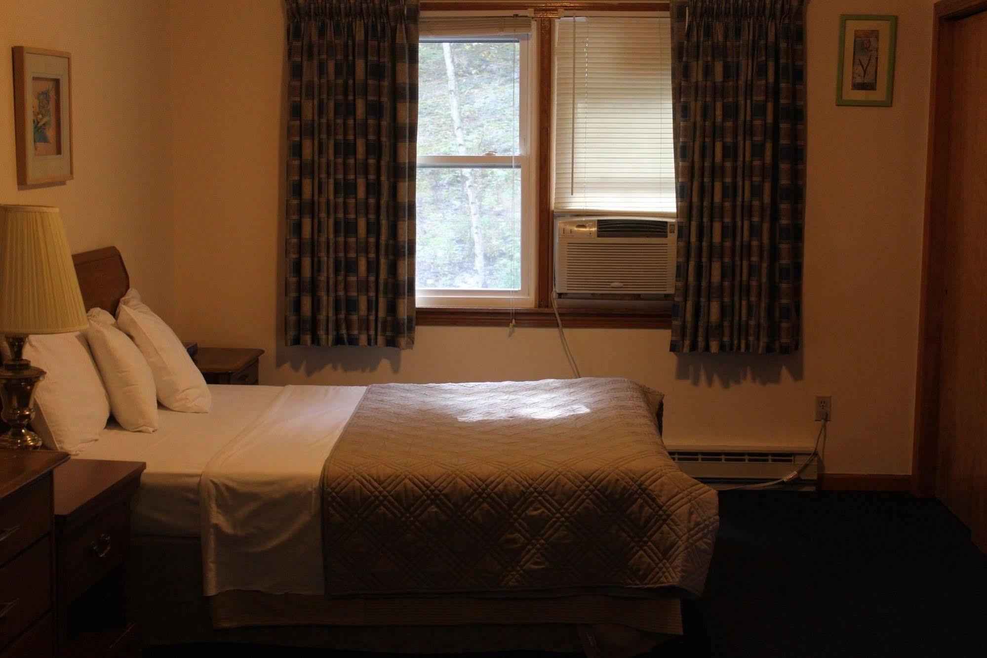 Chatham Travel Lodge Old Chatham Dış mekan fotoğraf