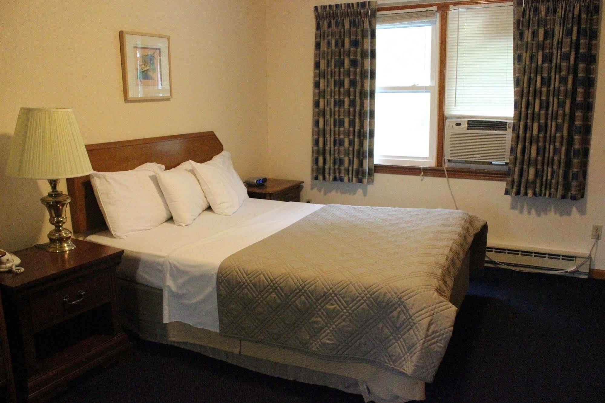Chatham Travel Lodge Old Chatham Dış mekan fotoğraf